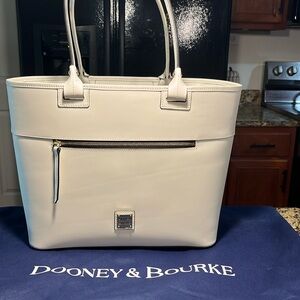 Dooney & Bourke 100% leather tote